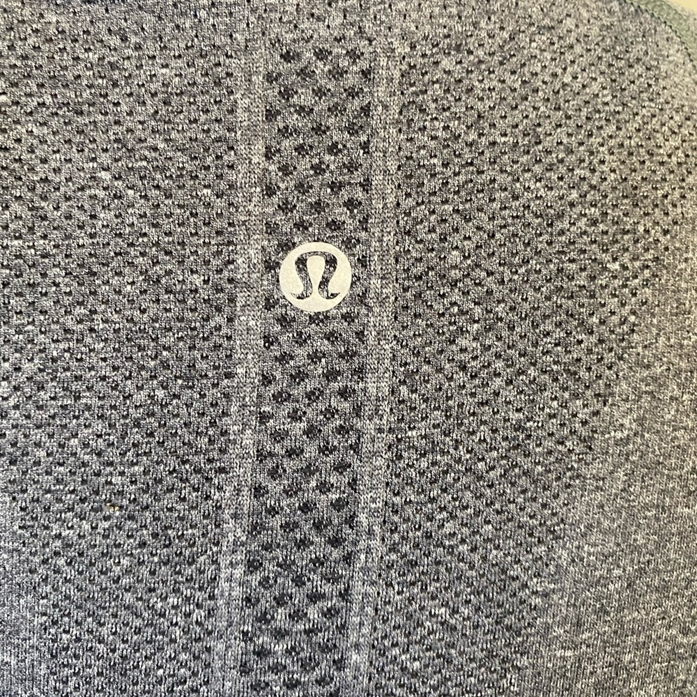 Lululemon shirt size 6 dark gray gym workout top